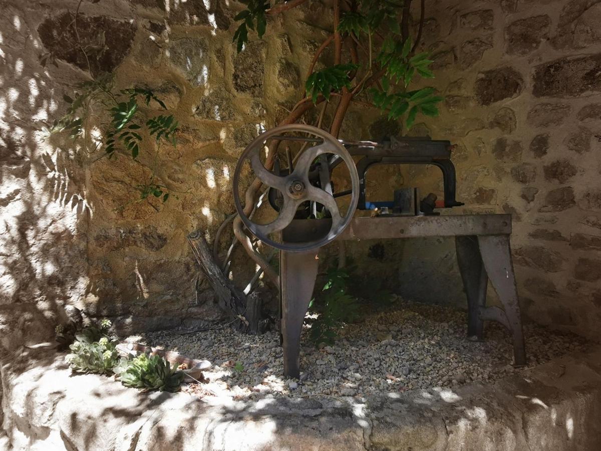 Atelier Du Philosophe Saint-Victor  Luaran gambar